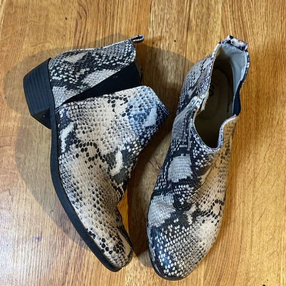 SO Snakeskin Zip Heeled Ankle Boots - Picture 2 of 8